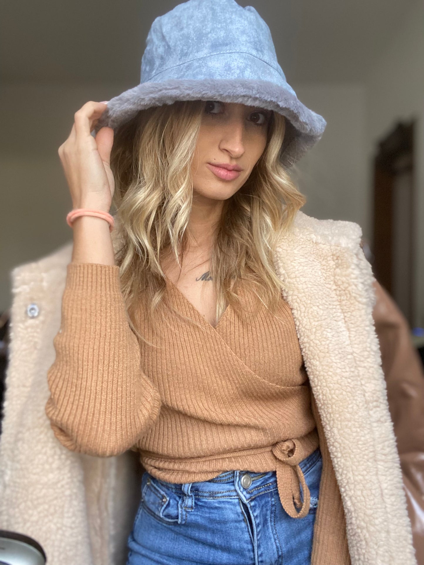 Cappello da pescatore celeste